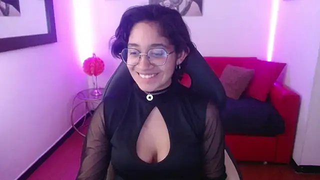 Snapshot of Lili_Gomez_ chatting on February 2025 05:14:01 PM Lili Gomez online show from February 2025 05:14:01 PM