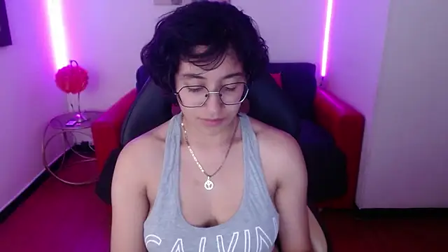 Snapshot of Lili_Gomez_ chatting on February 2025 04:47:01 PM Lili Gomez online show from February 2025 04:47:01 PM