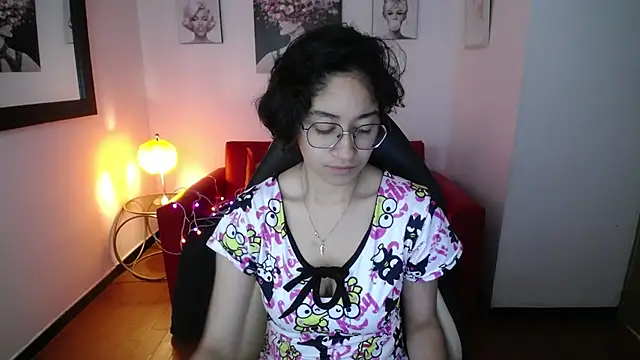 Snapshot of Lili_Gomez_ chatting on February 2025 01:38:02 PM Lili Gomez online show from February 2025 01:38:02 PM