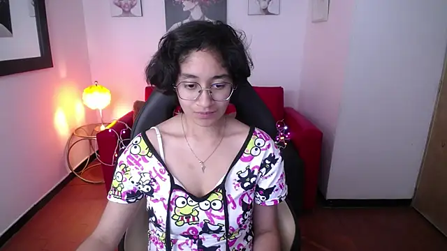 Snapshot of Lili_Gomez_ chatting on February 2025 01:58:02 AM Lili Gomez online show from February 2025 01:58:02 AM