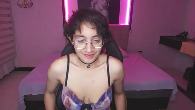 Snapshot of Lili_Gomez_ chatting on February 2025 01:17:02 PM Lili Gomez online show from February 2025 01:17:02 PM
