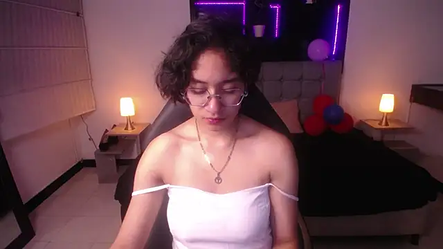 Snapshot of Lili_Gomez_ chatting on March 2025 01:16:02 PM Lili Gomez online show from March 2025 01:16:02 PM