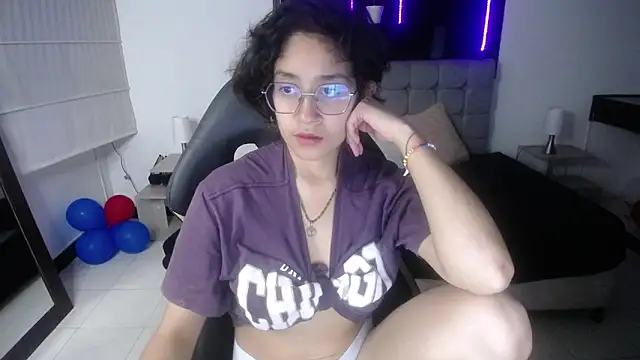 Snapshot of Lili_Gomez_ chatting on March 2025 01:46:01 PM Lili Gomez online show from March 2025 01:46:01 PM