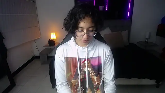 Snapshot of Lili_Gomez_ chatting on March 2025 01:46:02 PM Lili Gomez online show from March 2025 01:46:02 PM