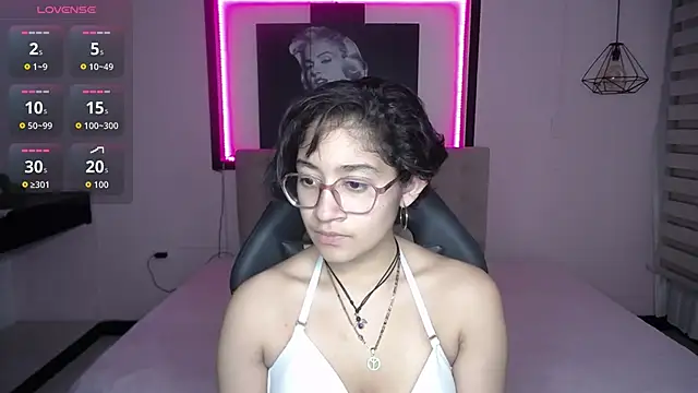 Snapshot of Lili_Gomez_ chatting on September 2025 12:42:02 PM Lili Gomez online show from September 2025 12:42:02 PM