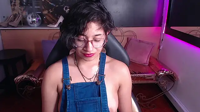 Snapshot of Lili_Gomez_ chatting on October 2025 01:30:01 PM Lili Gomez online show from October 2025 01:30:01 PM