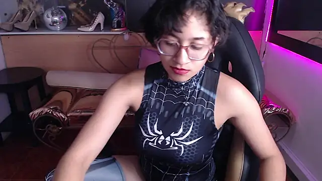 Snapshot of Lili_Gomez_ chatting on October 2025 01:20:01 PM Lili Gomez online show from October 2025 01:20:01 PM
