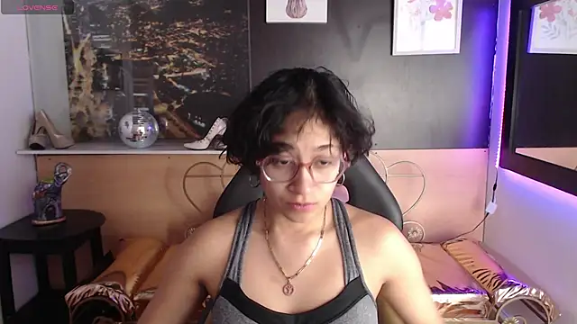 Snapshot of Lili_Gomez_ chatting on October 2025 01:34:02 PM Lili Gomez online show from October 2025 01:34:02 PM