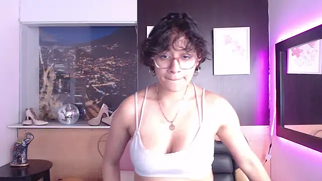 Snapshot of Lili_Gomez_ chatting on October 2025 02:30:01 PM Lili Gomez online show from October 2025 02:30:01 PM