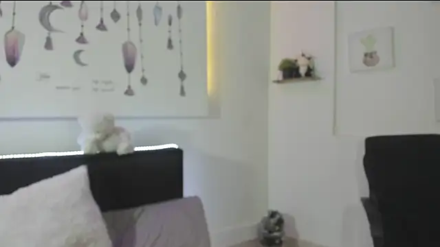 Emyli rousse  online show from December 2024 04:49:02 PM