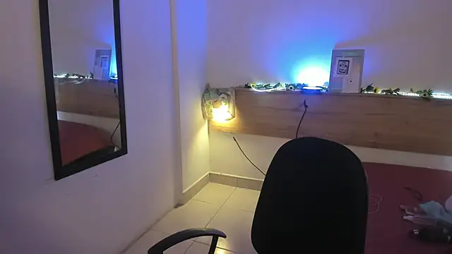 Emyli rousse  online show from January 2025 07:18:02 PM