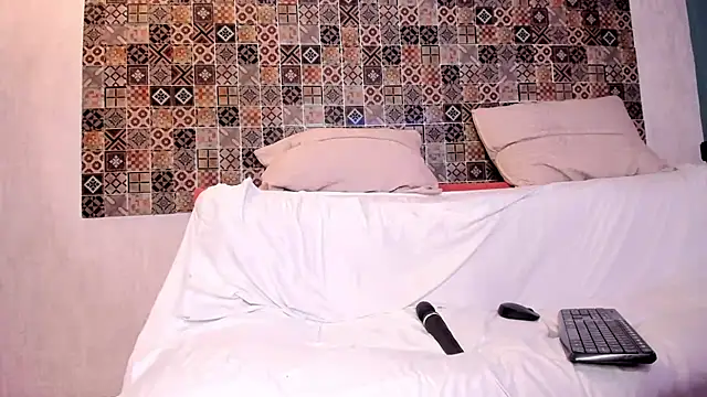 Pamela Johnsonn online show from February 2025 10:39:02 PM