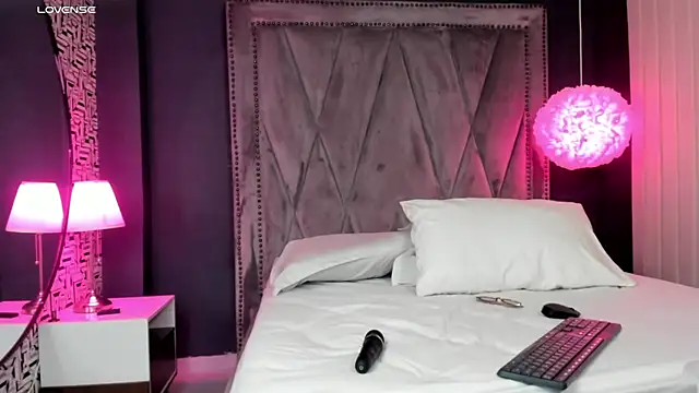 Pamela Johnsonn online show from November 2025 07:41:02 PM