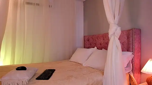 Lia Sweett  online show from January 2025 02:41:01 PM