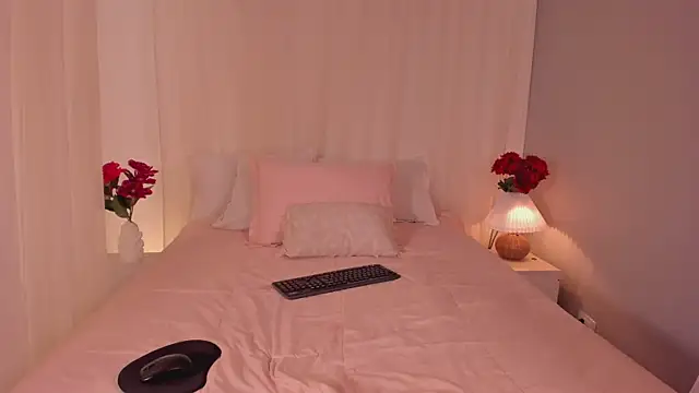 Lia Sweett  online show from February 2025 07:10:01 PM