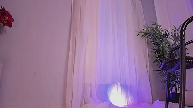 Lia Sweett  online show from March 2025 05:50:01 PM