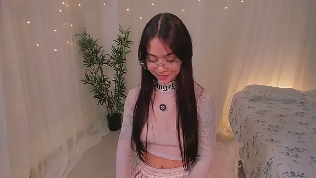 Lia Sweett  online show from May 2026 04:15:01 PM