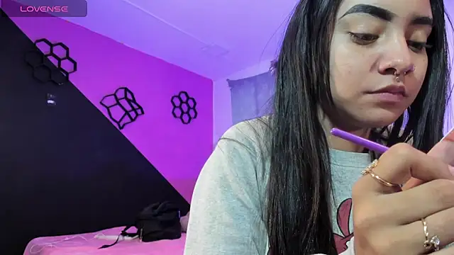 Snapshot of dakota-bright01 chatting on January 2025 01:21:01 PM dakota-bright01 online show from January 2025 01:21:01 PM