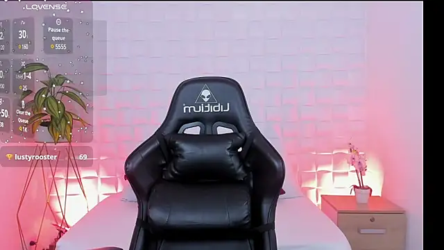 stephanya  online show from February 2025 11:15:02 PM