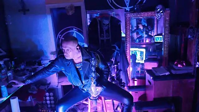 Snapshot of BULGEDEMON chatting on November 2025 05:17:02 PM BULGEDEMON online show from November 2025 05:17:02 PM