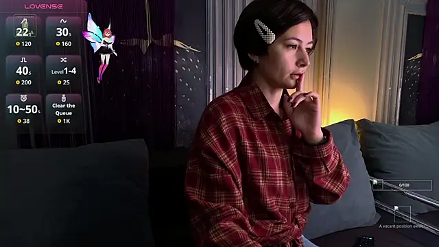 Ishtar Divine online show from November 2025 03:24:02 PM