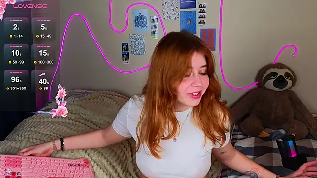 Snapshot of Penny_Staaar chatting on February 2025 06:20:01 PM Penny Staaar online show from February 2025 06:20:01 PM