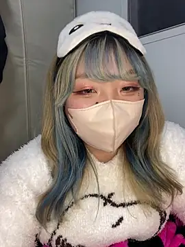 Snapshot of YUNA-yuna chatting on December 2024 03:37:01 PM YUNA-yuna online show from December 2024 03:37:01 PM