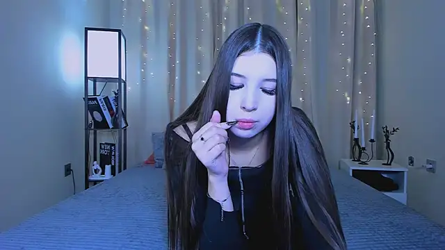 DellaRose online show from December 2024 05:07:01 AM