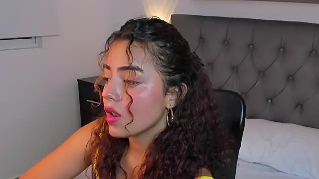 yaya23x online show from February 2025 07:31:02 PM