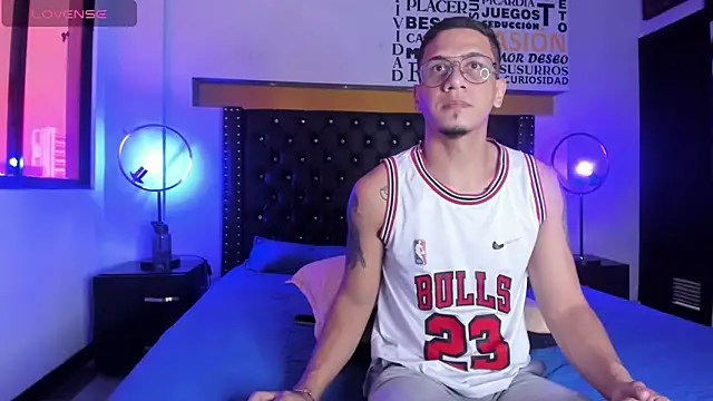 JoshMillerr  online show from January 2025 07:41:02 PM