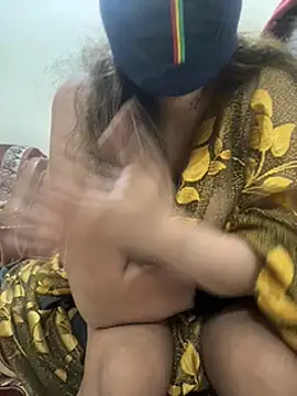 Snapshot of HoneyBearCpl chatting on December 2024 07:32:02 PM HoneyBearCpl online show from December 2024 07:32:02 PM