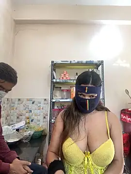 Snapshot of HoneyBearCpl chatting on February 2025 08:57:02 AM HoneyBearCpl online show from February 2025 08:57:02 AM