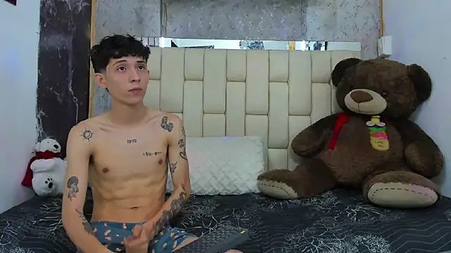 Snapshot of Bi_Latin_Boys1 chatting on December 2024 11:33:02 AM Bi Latin Boys1 online show from December 2024 11:33:02 AM