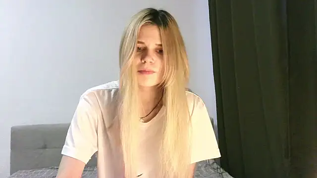 Snapshot of Steph_Cutey chatting on December 2024 12:00:02 PM Steph Cutey online show from December 2024 12:00:02 PM