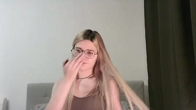 Snapshot of Steph_Cutey chatting on December 2024 02:50:01 PM Steph Cutey online show from December 2024 02:50:01 PM