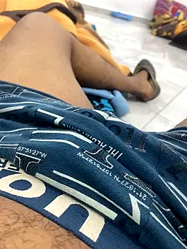 Snapshot of Lahcene chatting on November 2025 05:46:02 PM Lahcene online show from November 2025 05:46:02 PM