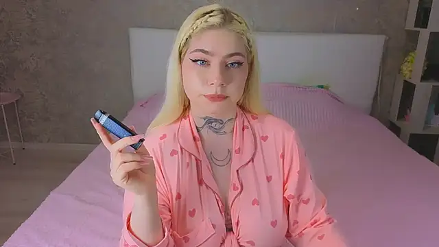 Snapshot of NikaRocks chatting on May 2026 05:39:01 PM NikaRocks online show from May 2026 05:39:01 PM