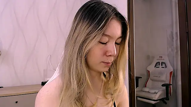 Snapshot of Babby_Rabbit chatting on November 2025 02:39:02 PM Babby Rabbit online show from November 2025 02:39:02 PM