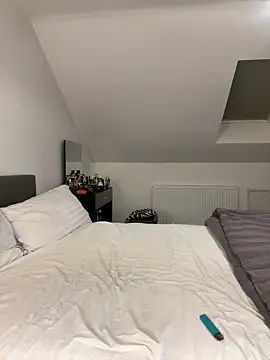 littlebambi26 online show from April 2026 08:44:01 PM