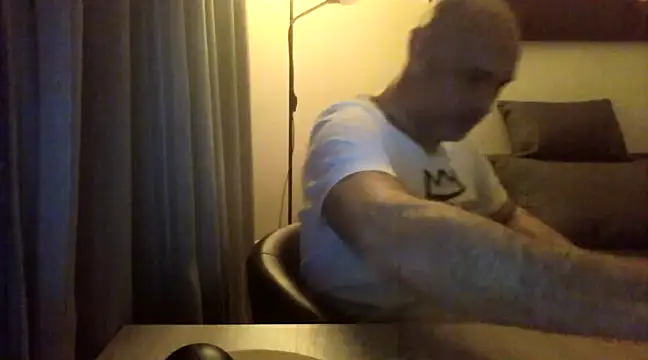 Snapshot of Avamereandmikel chatting on March 2025 12:04:01 AM Avamereandmikel online show from March 2025 12:04:01 AM