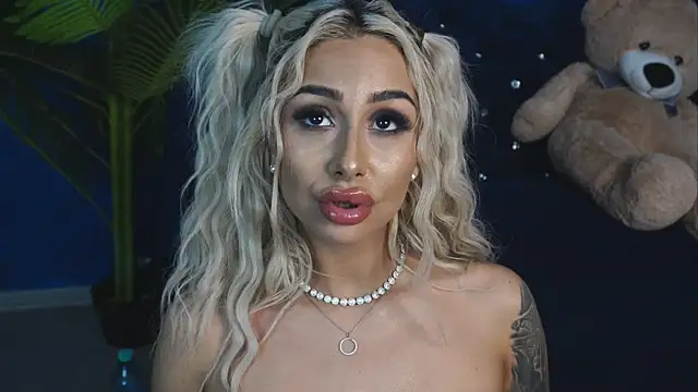 GoldenAmber online show from January 2025 09:01:01 AM