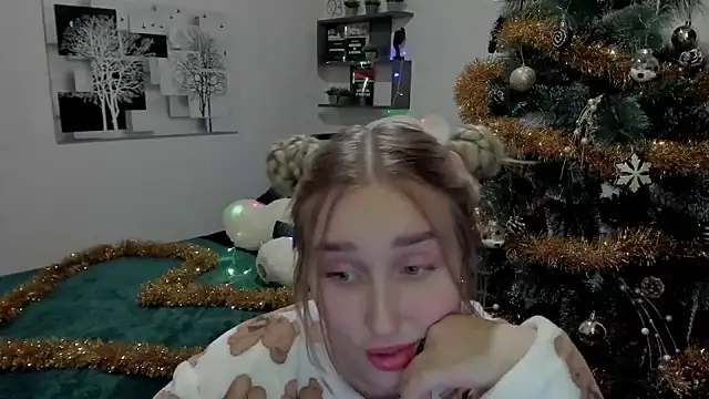 LinaTruly online show from December 2024 07:19:02 PM