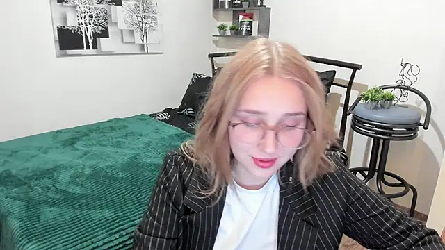 LinaTruly online show from January 2025 11:56:01 PM