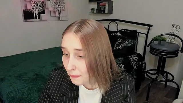 LinaTruly online show from March 2025 08:32:01 PM