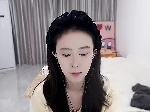 Snapshot of LOLO-yaya chatting on December 2024 07:18:01 AM LOLO-yaya online show from December 2024 07:18:01 AM