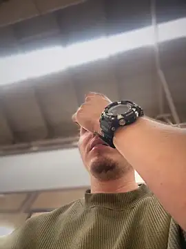 adam-rivera online show from October 2025 10:01:01 PM