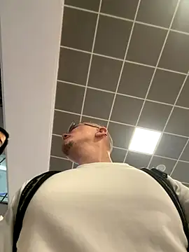 adam-rivera online show from November 2025 12:42:02 AM