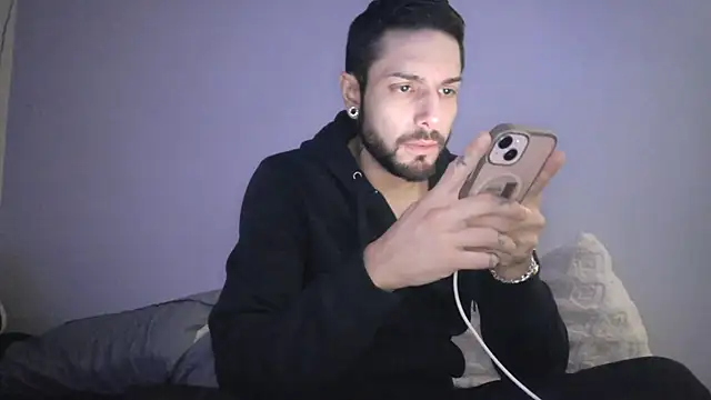 DerekPerez2025 online show from December 2025 04:00:01 PM