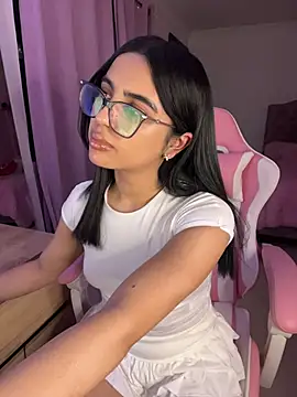 Snapshot of Emily-14 chatting on June 2026 04:24:02 AM Emily-14 online show from June 2026 04:24:02 AM