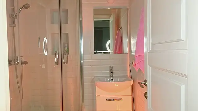 Mia Mia M online show from January 2025 06:05:01 AM